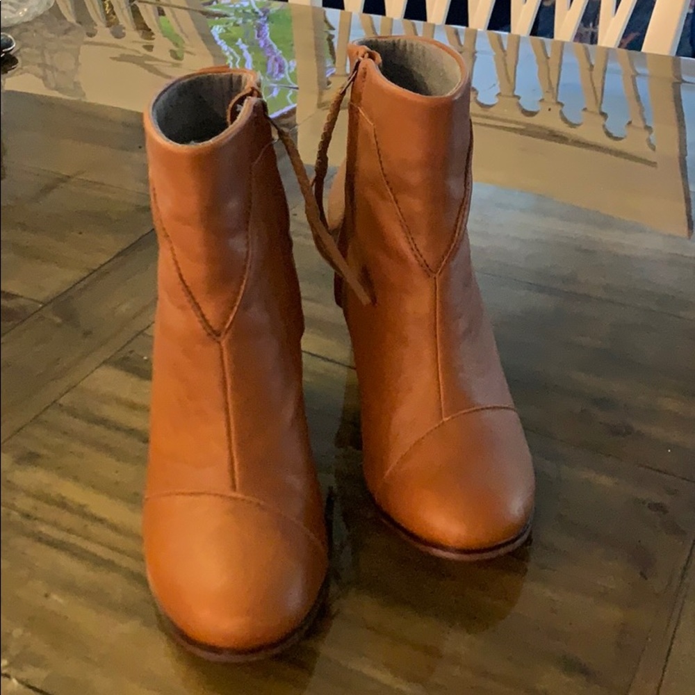 Toms leather boots